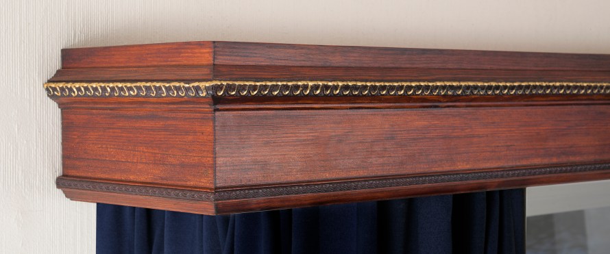 V furu mahognylasyr guld 11 cm hörn-2liten